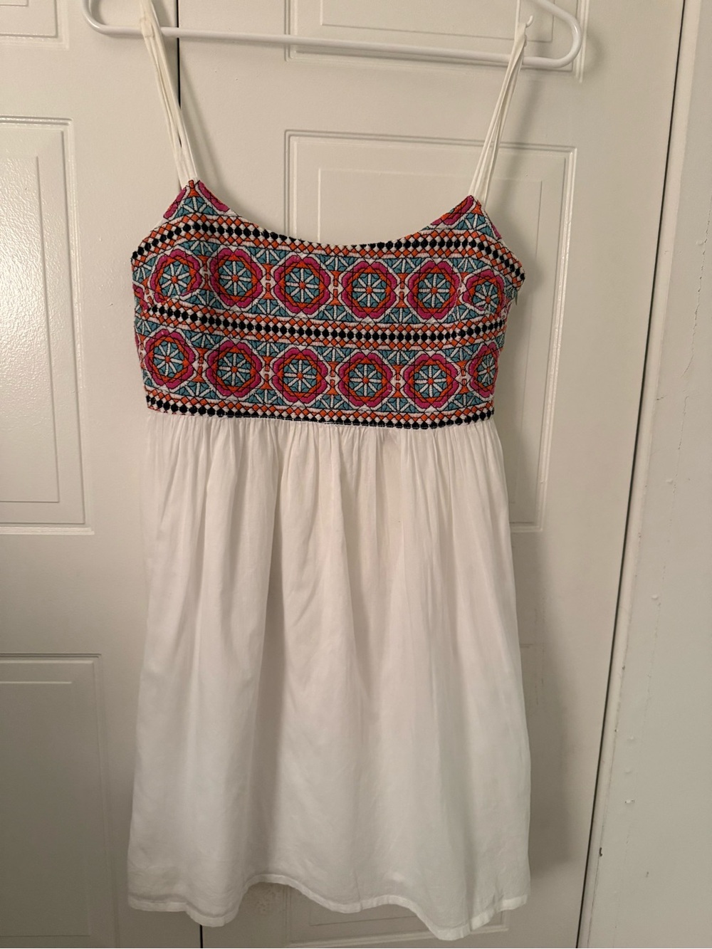 Ladakh White Cotton Sundress with Embroidered Accents size 2